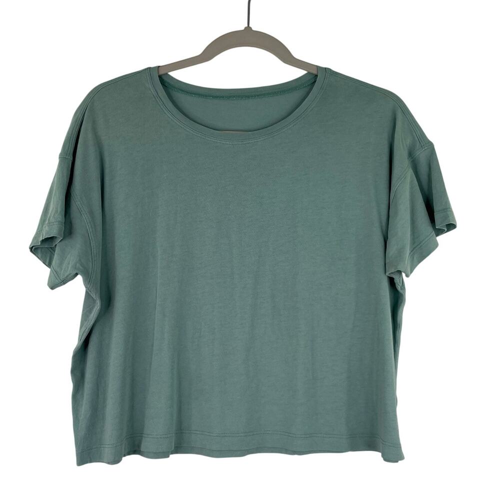 Lululemon Cropped Short Sleeve Tee in Sage Green